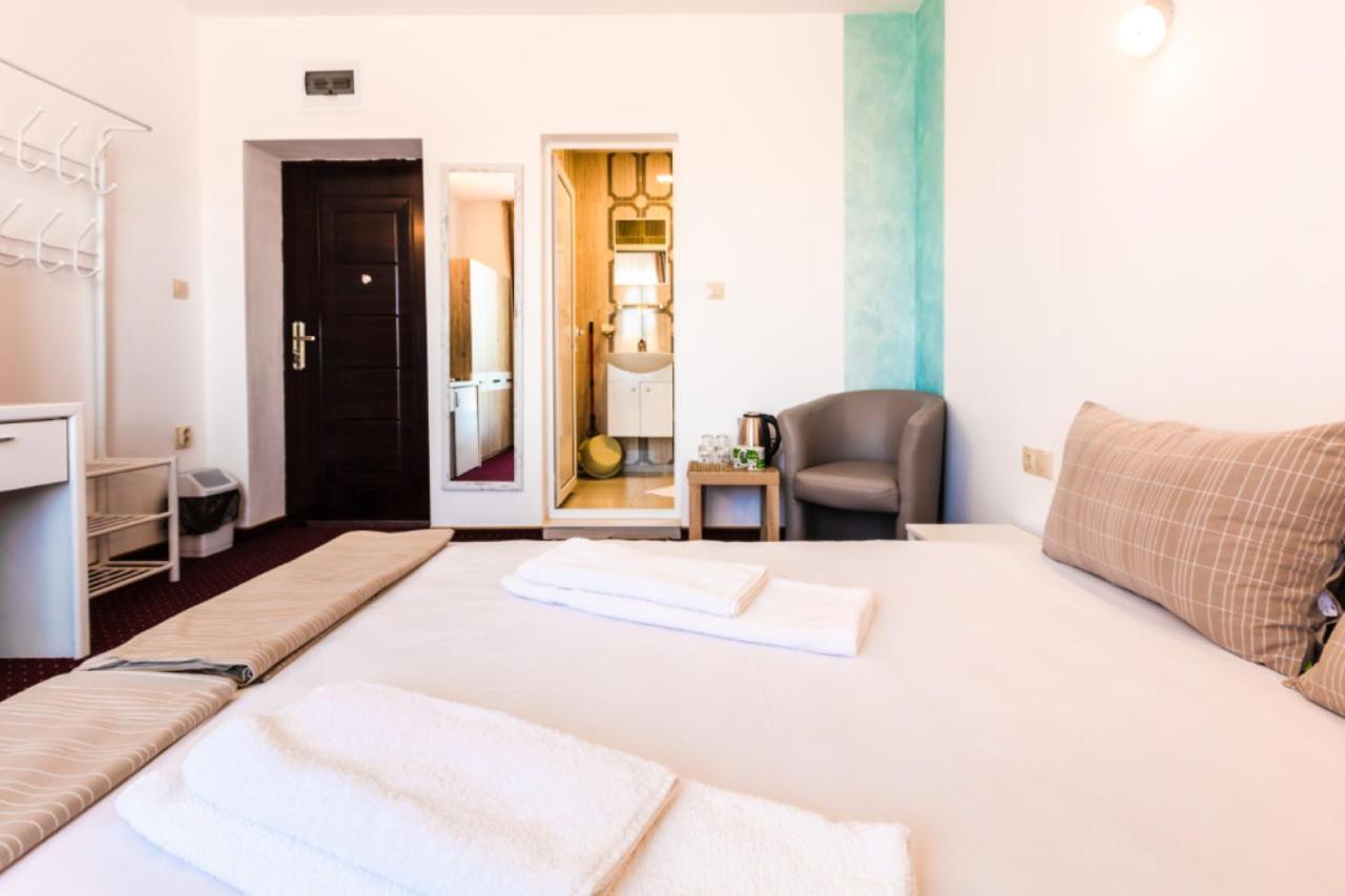 Guest House Theona Obzor Exterior photo