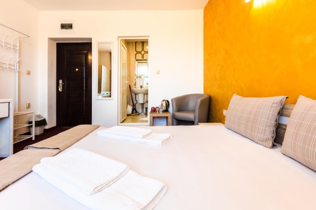 Guest House Theona Obzor Exterior photo